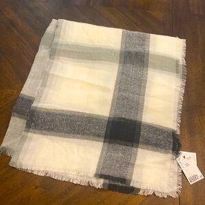 H & M scarf/wrap black and white plaid nwt 75x35 inch